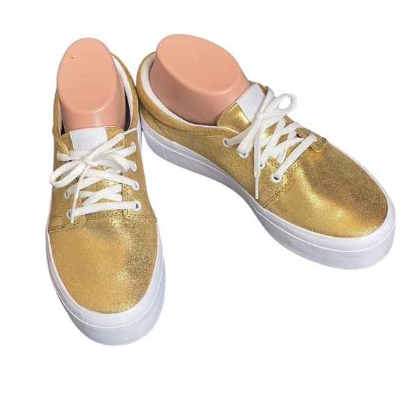 DC Women Trase Platform
Casual Shoes Gold US Size 8.5
NWB Metallic Fabric - Picture 3 of 12